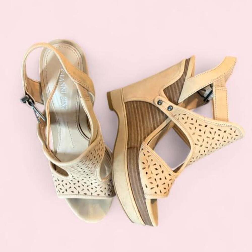 Gianni Bini Women's Tan and Cream Sandals